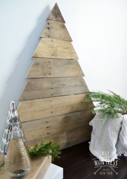 DIY_Huntress_Pallet_Wood_Christmas_Tree-3
