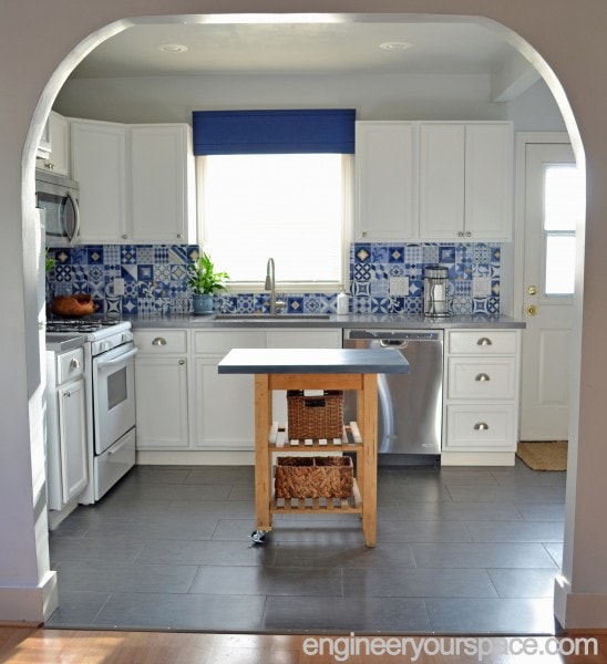 Image_4_Tessas_kitchen_wide_front_view_horizontal_high_res_watermarked
